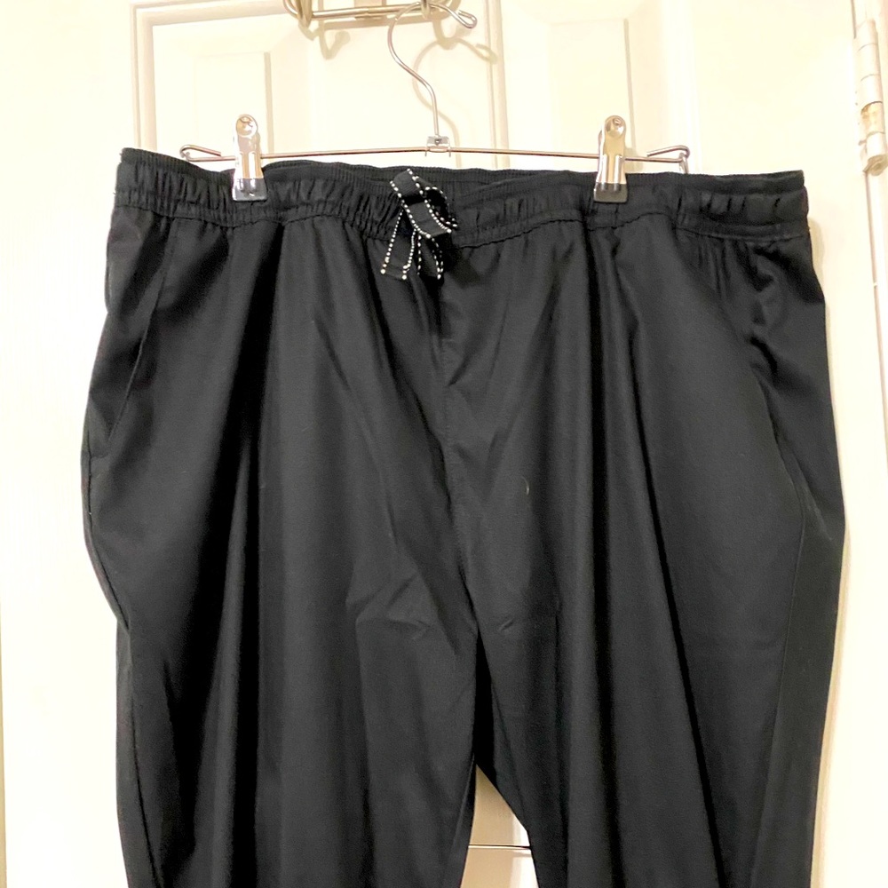 Jaanuu Skinny Scrub Pant petite